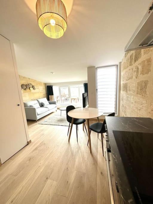 5- Hypercentre - 4Pers - Clim - Terrasse - Netflix Appartement Libourne Buitenkant foto